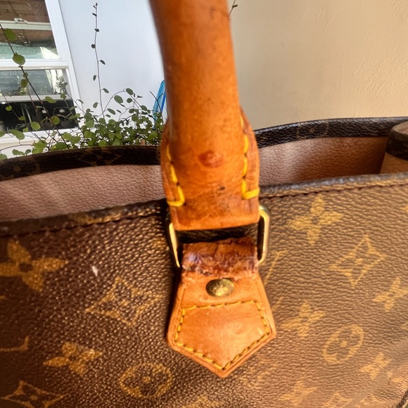 Louis Vuitton Brown Monogram Tote with Tan Handles - Picture 11 of 15